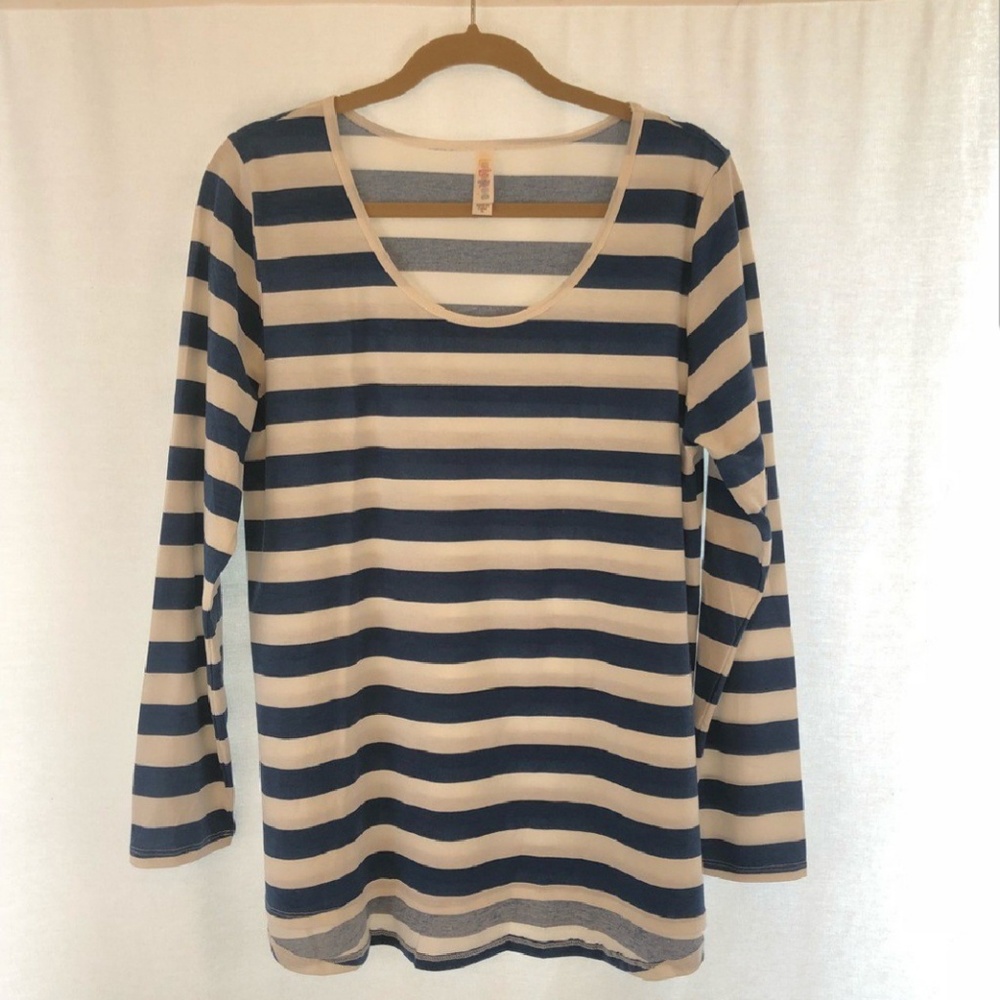 Blue and white striped lynnae